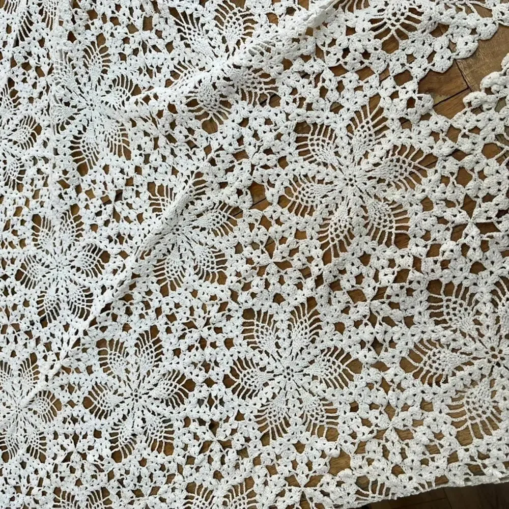 Vintage Handcrafted Off White Crochet Round Tablecloth Scalloped Edge 90x90